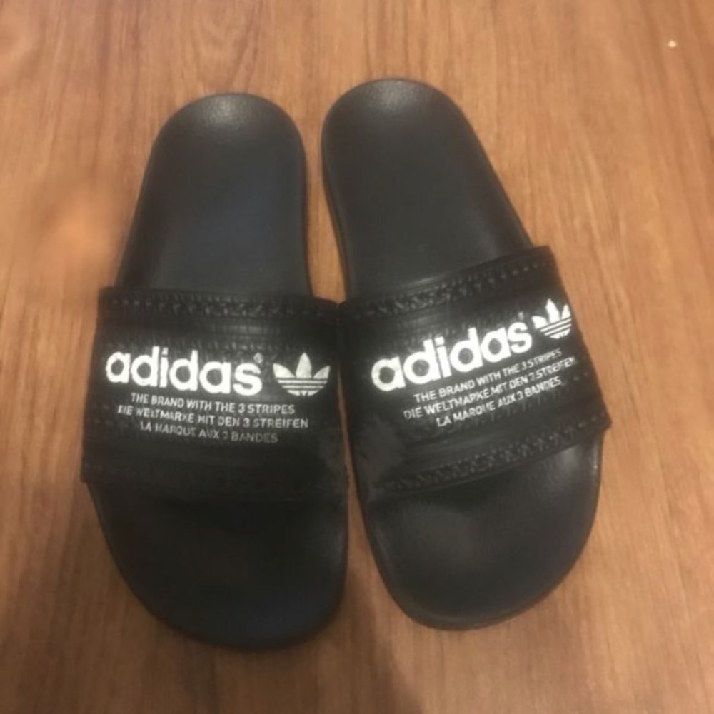 ADIDAS SLIDES